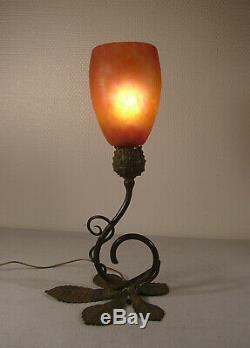 DAUM NANCY Lampe art déco en bronze et tulipe nuagée 1920/1925