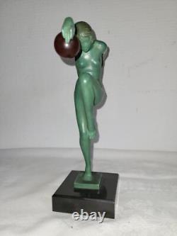 Danseuse nue aux boules art déco Signé DENIS pour Lewerrier