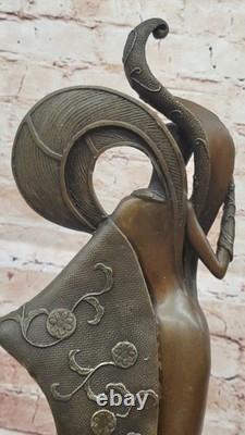 Élégant Femme'Holding' Châle Bronze Sculpture Marbre Base Statue Art Déco Bust