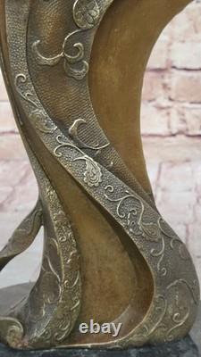 Élégant Femme'Holding' Châle Bronze Sculpture Marbre Base Statue Art Déco Bust