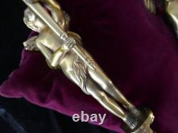 Importante paire de flambeaux bronze doré 6 kg aux amours H 35cm, courant XXème