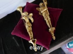 Importante paire de flambeaux bronze doré 6 kg aux amours H 35cm, courant XXème