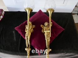 Importante paire de flambeaux bronze doré 6 kg aux amours H 35cm, courant XXème