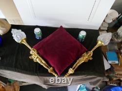 Importante paire de flambeaux bronze doré 6 kg aux amours H 35cm, courant XXème
