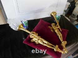 Importante paire de flambeaux bronze doré 6 kg aux amours H 35cm, courant XXème