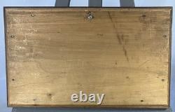 Jules BENNES (XIX) signée représentant une lionne marchant matière patine bronze