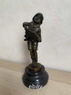 L'accordéoniste, sujet en bronze patiné avec cachet