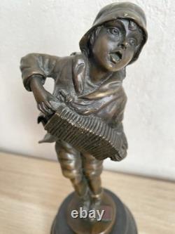 L'accordéoniste, sujet en bronze patiné avec cachet