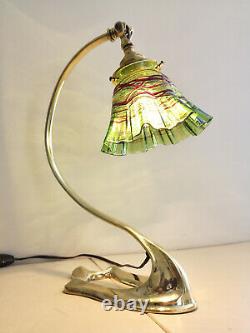 Lampe Art Deco / Art Nouveau En Bronze. Tulipe En Verre Irise Attribuee A Loetz