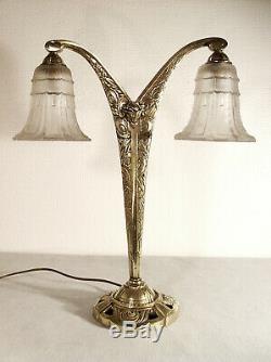 Lampe à deux bras art déco en bronze et tulipes en verre moulé pressé 1925/1930