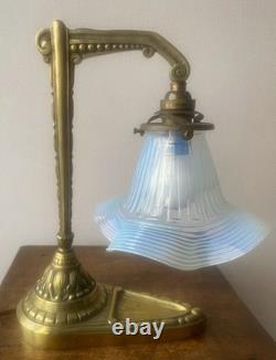 Lampe de bureau art nouveau/déco en bronze ciselé tulipe opalescente, anciennes