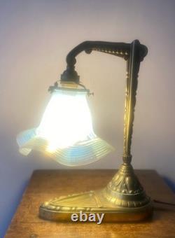 Lampe de bureau art nouveau/déco en bronze ciselé tulipe opalescente, anciennes