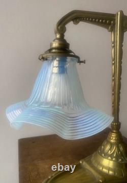 Lampe de bureau art nouveau/déco en bronze ciselé tulipe opalescente, anciennes