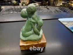 Mère et enfant bronze France art deco, signé Bofill, patine verte, P 265g, H 8cm