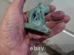 Mère et enfant bronze France art deco, signé Bofill, patine verte, P 265g, H 8cm