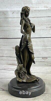 Moreau's Maiden avec Fleurs Art Déco Bronze Sculpture Signée Collection Pièce