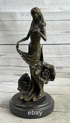 Moreau's Maiden avec Fleurs Art Déco Bronze Sculpture Signée Collection Pièce