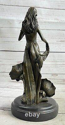 Moreau's Maiden avec Fleurs Art Déco Bronze Sculpture Signée Collection Pièce