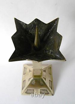 PIQUE CIERGE ART DECO MODERNISTE, BRONZE CISELE et LAITON, H=33,5 cm, circa 1930