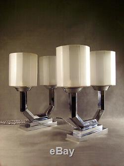 Paire De Lampes Modernistes Art Deco En Bronze Chromé Et Verre Pressé 1930