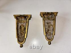 Paire d'appliques art déco en bronze doré a deux lumières