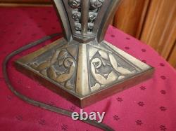 Paire de Lampe de bureau Art Déco en bronze tulipe en verre pressé signé Hubens