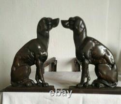 Paire de chenet en bronze chien assis