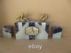 Pendule garniture complète signer VOLTAS en bronze marbre et onyx art deco