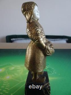 Petite sculpture en bronze doré période Art déco signée DEGRANGE haut. 16cm. TBE