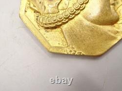 Rare Médaille Art Deco en bronze doré. Par P. Turin. 1932. Jeune femme de profil