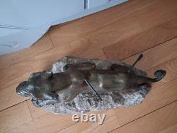 Rare sculpture art deco de Richard FATH Bronze Lionne blessée sur rocher marbre