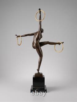 Sculpture Art déco de danseuse aux anneaux en bronze patiné sur socle effet marb