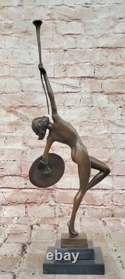 Sculpture Bronze Art Déco Figural Raymonde Guerbe Femme Tenant un Bouclier