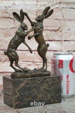 Sculpture En Bronze Art Déco Signée D'Origine De Vienne Deux Lièvres Boxant