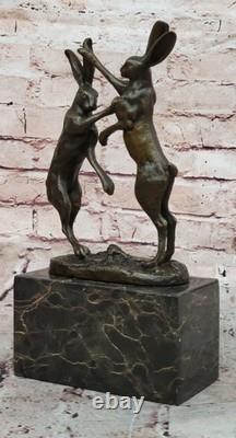 Sculpture En Bronze Art Déco Signée D'Origine De Vienne Deux Lièvres Boxant