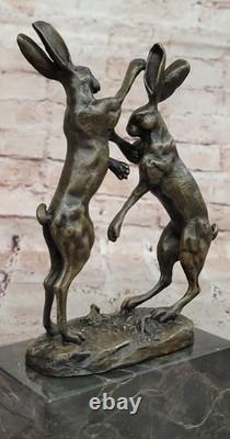 Sculpture En Bronze Art Déco Signée D'Origine De Vienne Deux Lièvres Boxant