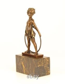 Sculpture bronze Art Déco fille avec cercle Hoop Girl d'après Ferdinand Preiss