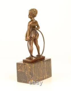 Sculpture bronze Art Déco fille avec cercle Hoop Girl d'après Ferdinand Preiss