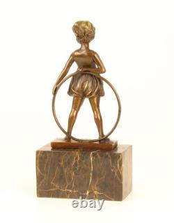 Sculpture bronze Art Déco fille avec cercle Hoop Girl d'après Ferdinand Preiss