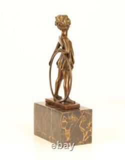Sculpture bronze Art Déco fille avec cercle Hoop Girl d'après Ferdinand Preiss