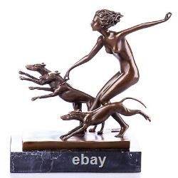 Sculpture bronze Art déco Femme nue avec des chiens Chasseur d'après Lorenzo