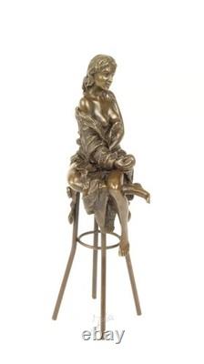 Sculpture d'une Dame sur barchair Art déco en bronze d'après Pierre Colinet