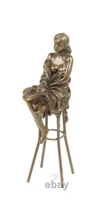 Sculpture d'une Dame sur barchair Art déco en bronze d'après Pierre Colinet