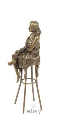 Sculpture d'une Dame sur barchair Art déco en bronze d'après Pierre Colinet