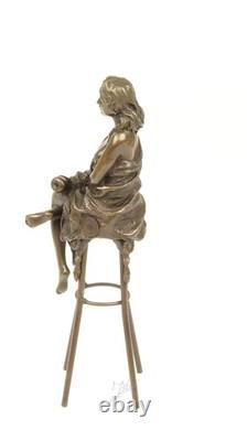 Sculpture d'une Dame sur barchair Art déco en bronze d'après Pierre Colinet