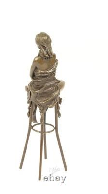 Sculpture d'une Dame sur barchair Art déco en bronze d'après Pierre Colinet