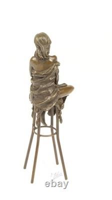 Sculpture d'une Dame sur barchair Art déco en bronze d'après Pierre Colinet