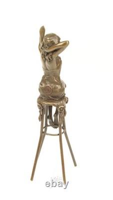 Sculpture d'une Dame sur barchair Art déco en bronze d'après Pierre Colinet