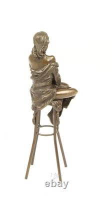 Sculpture d'une Dame sur barchair Art déco en bronze d'après Pierre Colinet