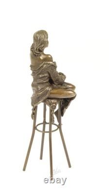 Sculpture d'une Dame sur barchair Art déco en bronze d'après Pierre Colinet